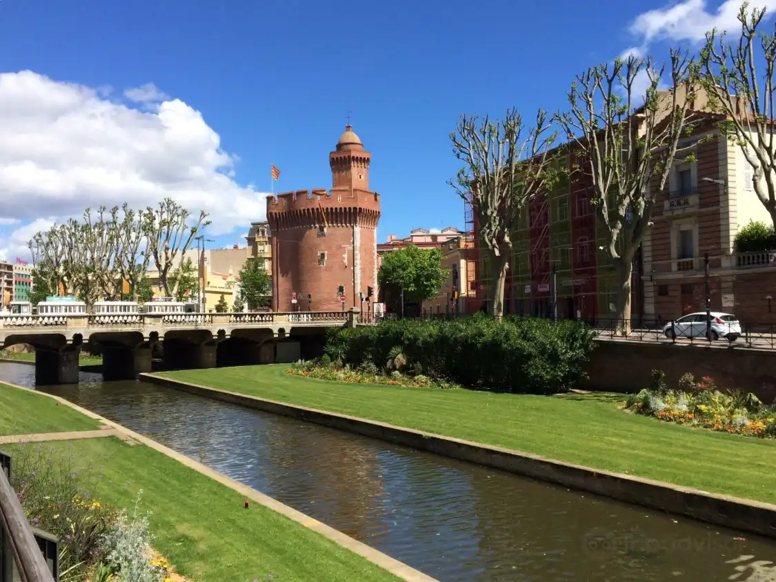 Hotels near Castillet