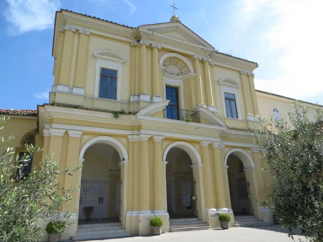 Отели рядом с достопримечательностью «Santuario Di Santa Lucia E Della Divina Misericordia»