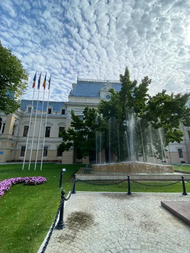 Roznovanu Palas / Iasi City Hall
