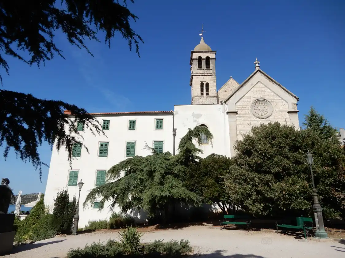Hotels near Crkva i samostan sv. Frane