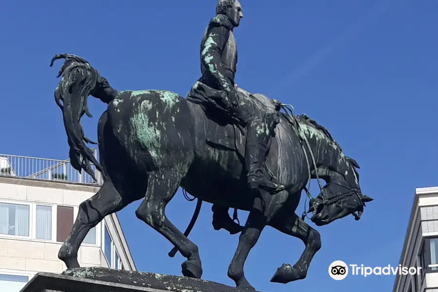 Bronzen ruiterstandbeeld van koning Leopold I