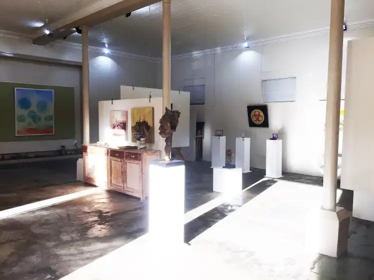 Hotels near Artkaroo Art Gallery