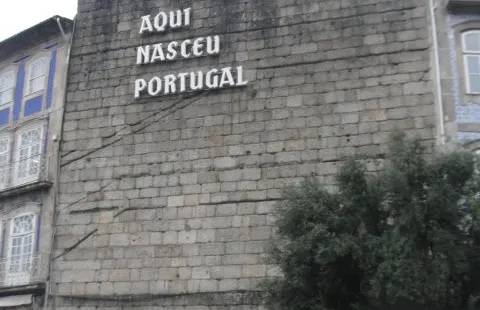 Torre de Alfandega - Aqui Nasceu Portugal