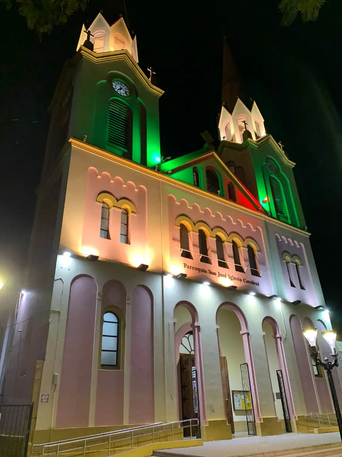 Hotels near Monumento Andres Guazurari