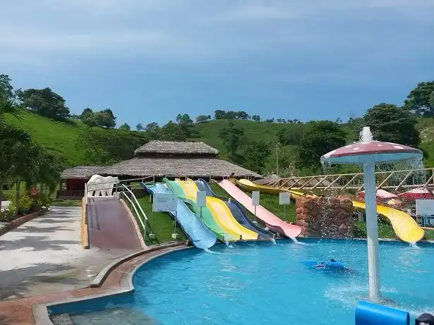 Hotels near Atacames Central Park