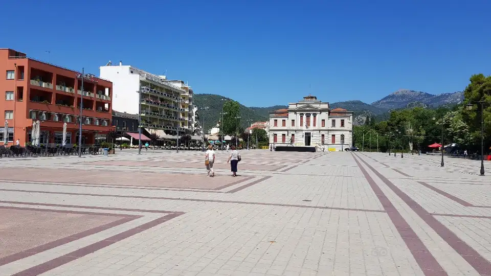 3_Areos Square