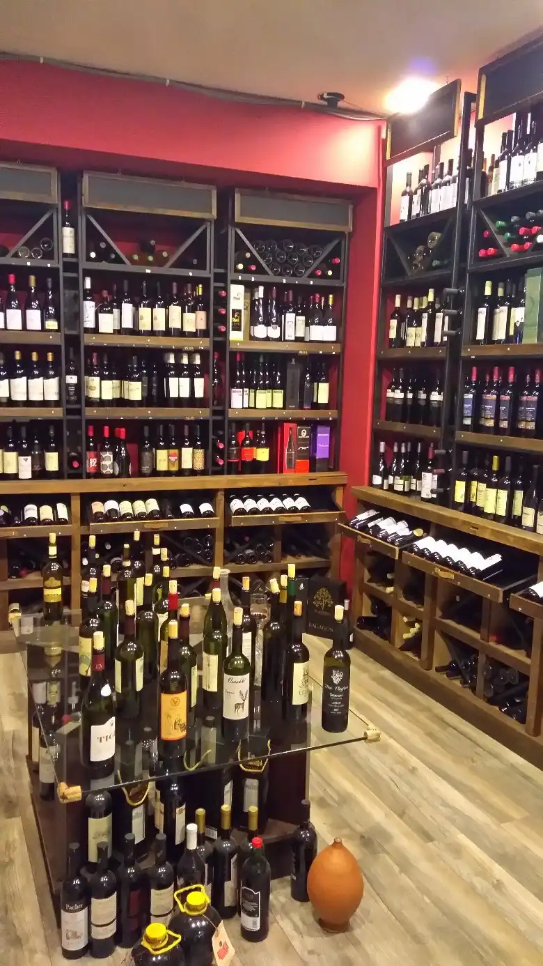 Hotels near Vinotheca Wine Shop