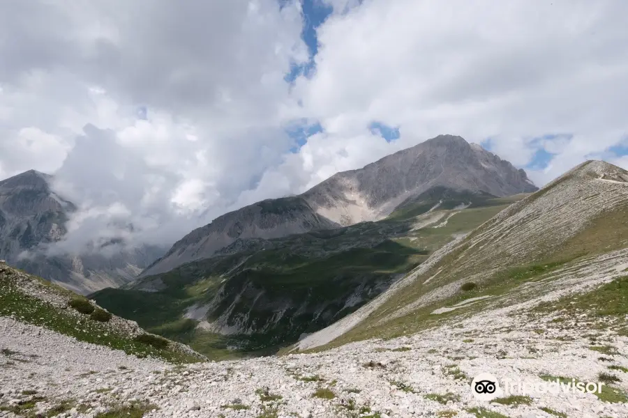 Dall'albergo di Campo Imperatore al Monte Aquila