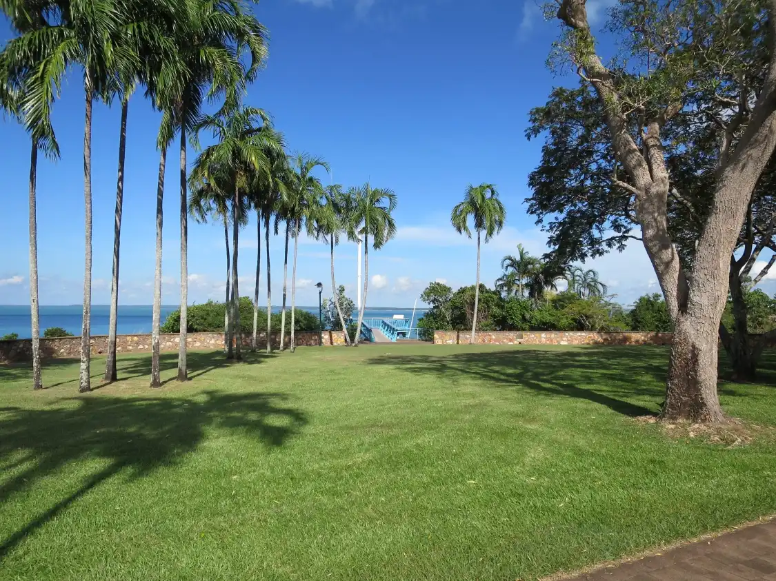 Hotels near Bicenntenial Park