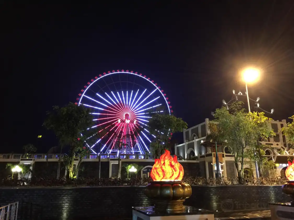 Hotels near Sun Wheel