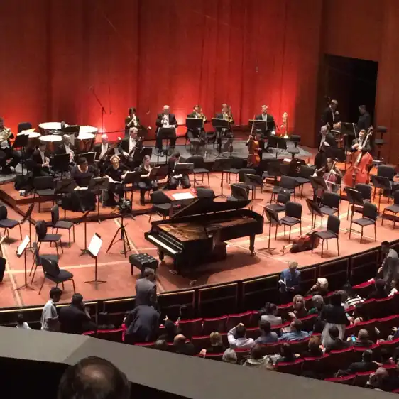 โรงแรมใกล้Houston Symphony