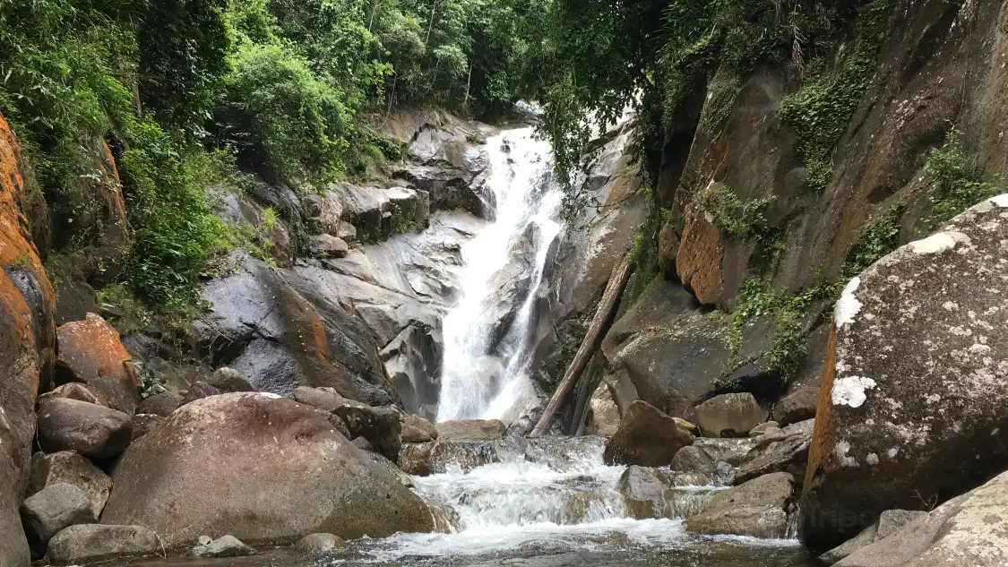 Hotels near Jangkar Waterfalls