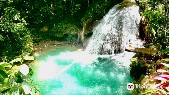 Cascade Blue Hole
