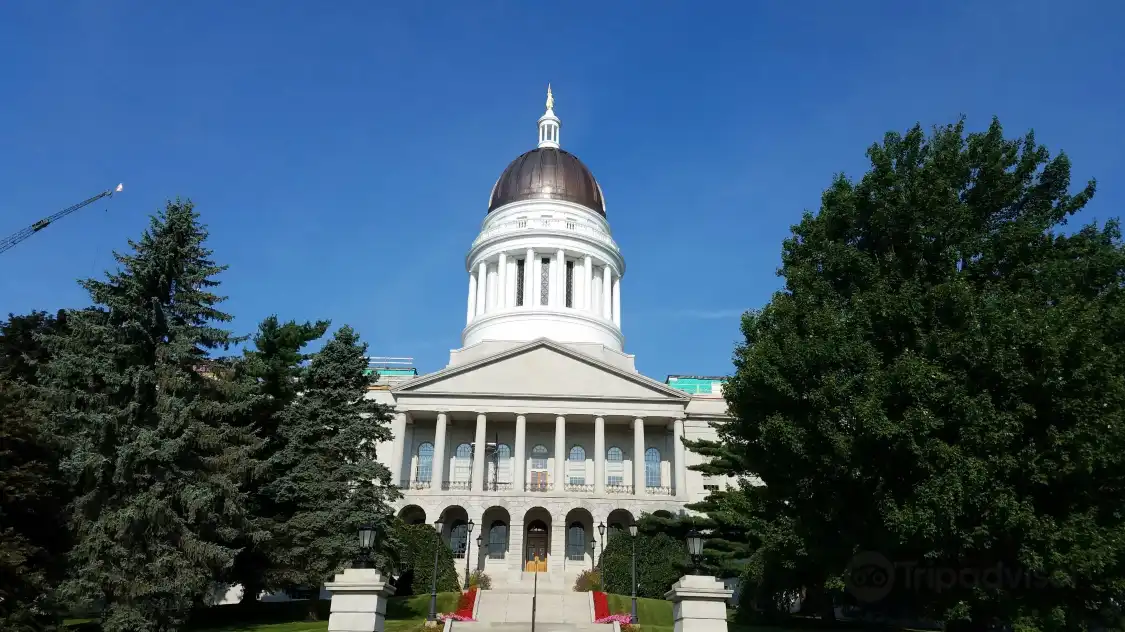 Hotels near State Capitol