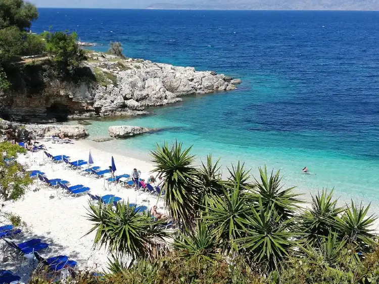 Hotels near Bataria Beach