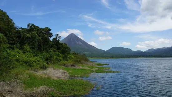 アレナル湖