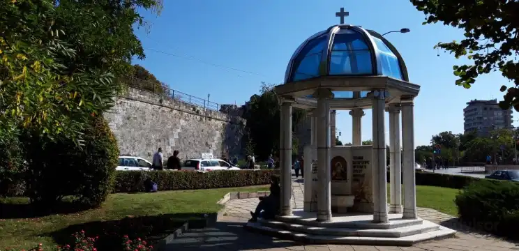Hotels near Monument to the Victims of NATO Bombardment in 1999