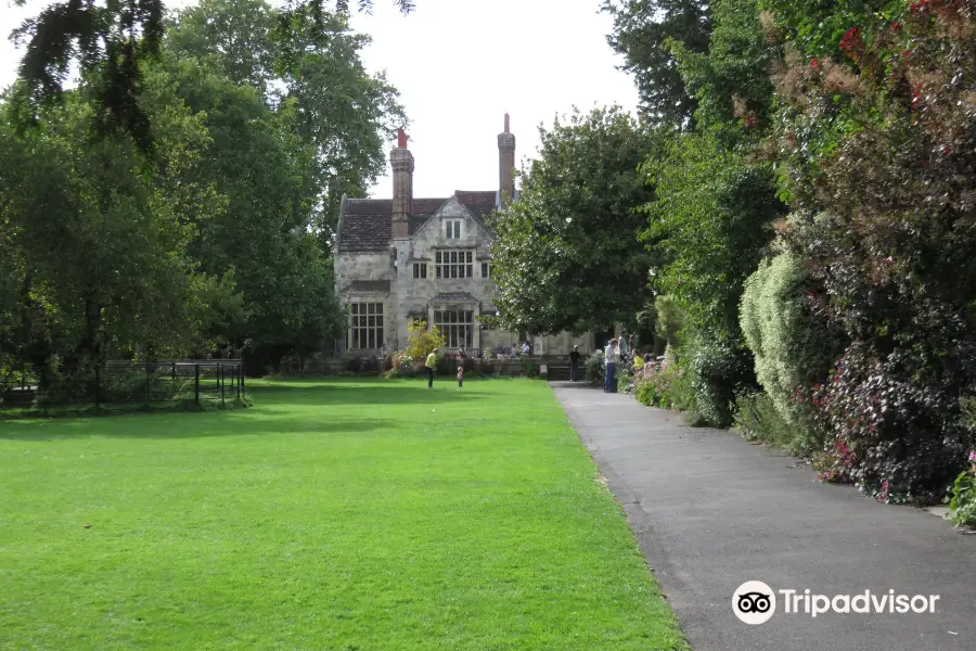 Southover Grange Gardens