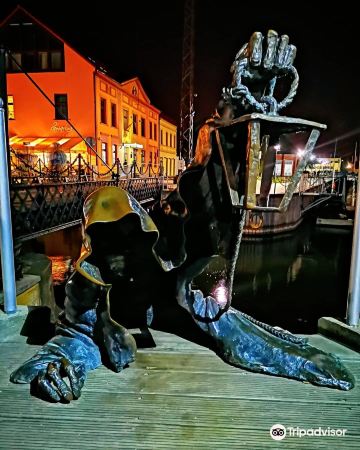 Black Ghost (sculpture)