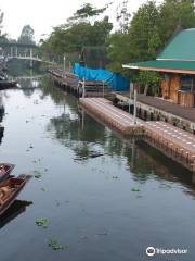 Tha Kha Floating Market