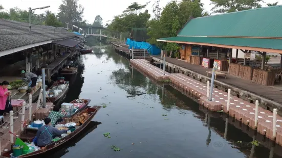 Tha Kha Floating Market