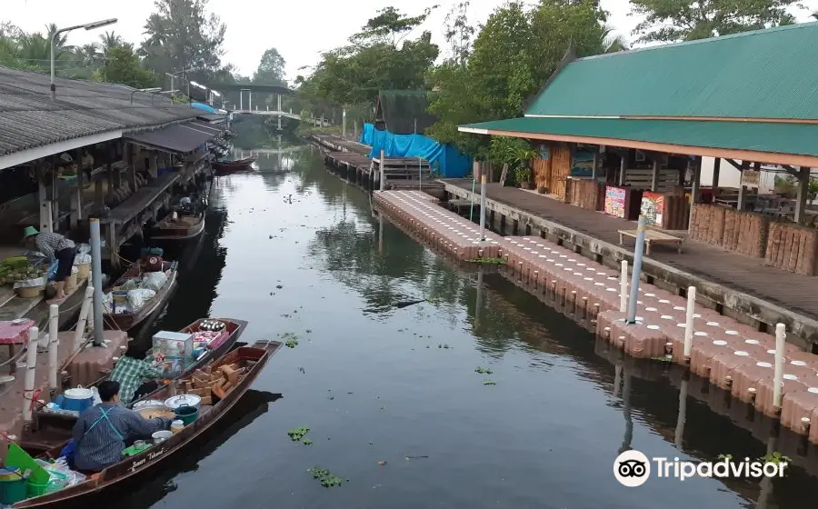 Tha Kha Floating Market