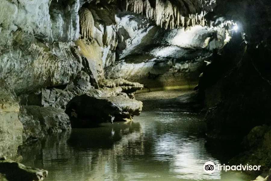 Abrskil Cave