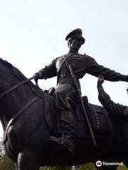 Памятник "Казачка провожает казака на войну"