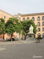 Piazza Tola