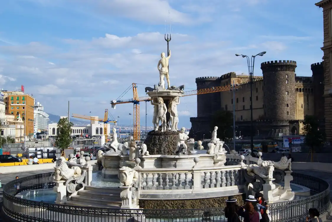 Các khách sạn gần Fontana Del Nettuno