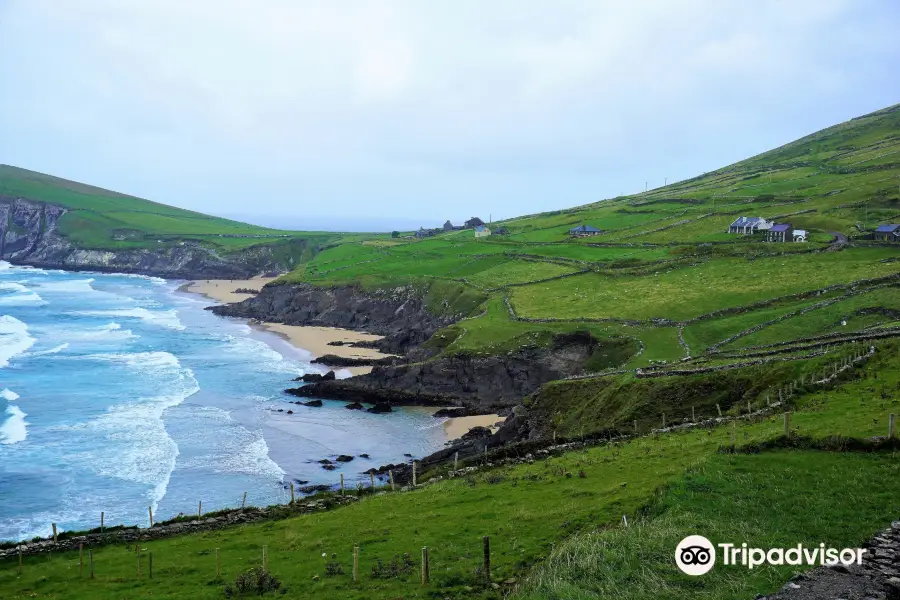 Coumeenoole Beach