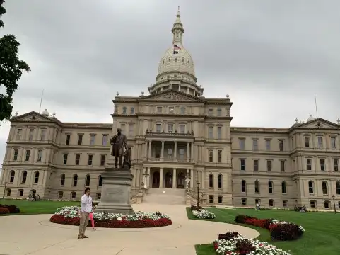 โรงแรมใกล้Lansing's First Capital Building