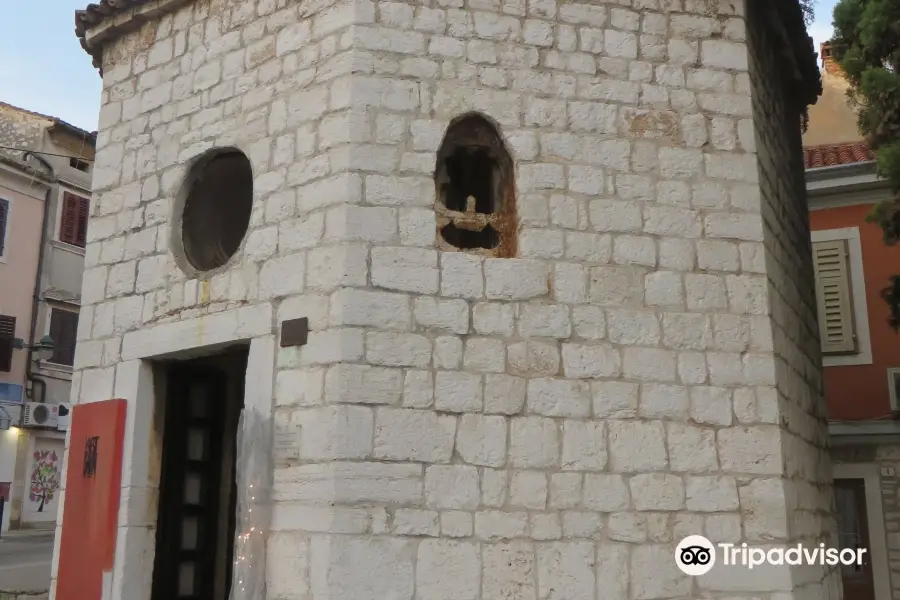 Igreja Romanica Da Santissima Trindade