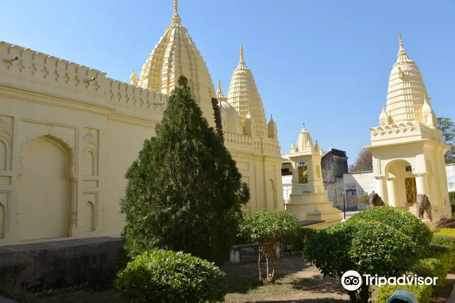 アディナート寺院