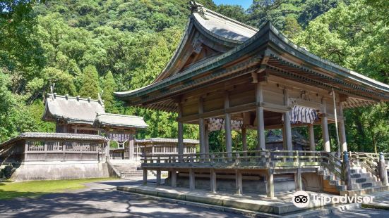 Tsurumine Shrine