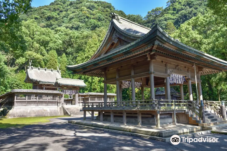 Tsurumine Shrine