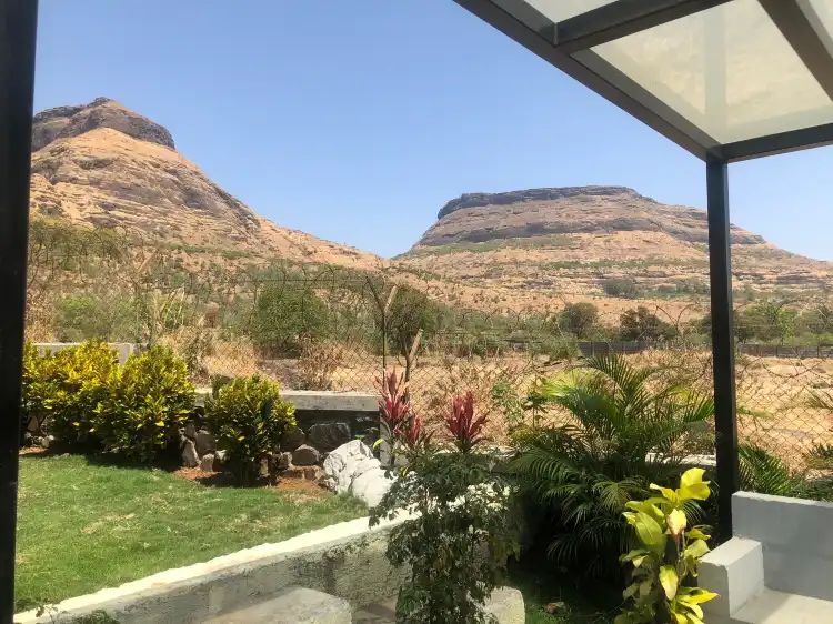 Hotels near Madangad Mountain