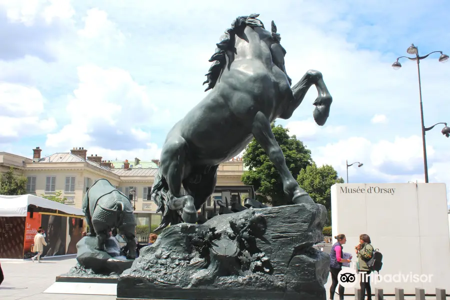 Statue Cheval a la Herse