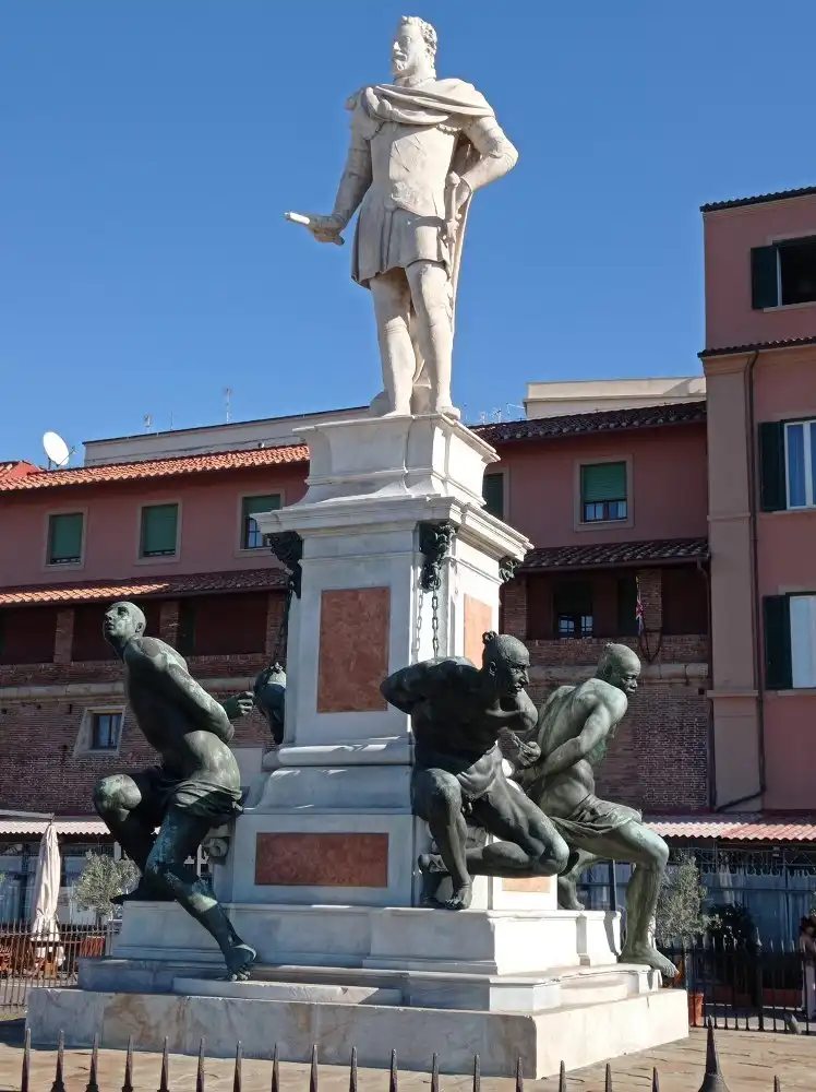 Các khách sạn gần Monumento dei Quattro Mori
