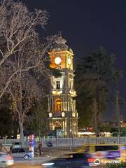 돌마바흐체 궁전 시계탑