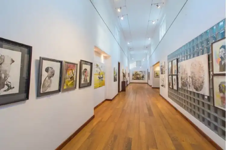 Hotels near 37d Gallery