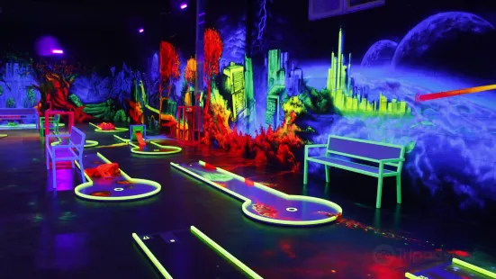 GlowZone 3D Schwarzlicht Minigolf Bielefeld