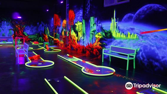 GlowZone black light 3D Mini Golf Bielefeld