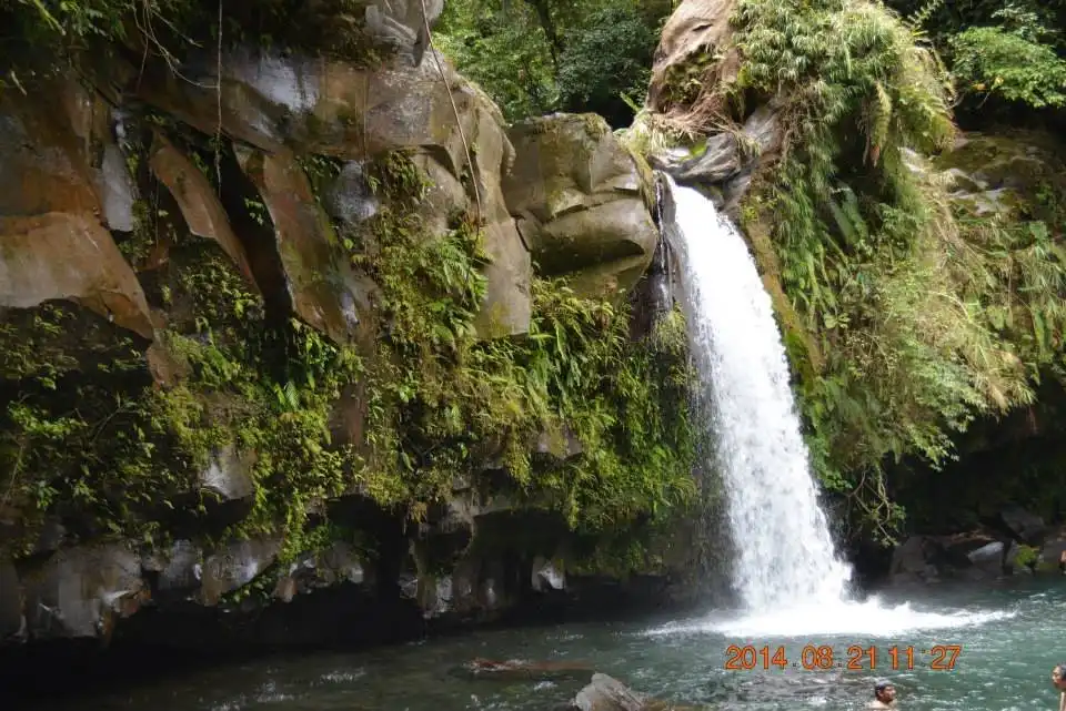 Hotels near Taytay Falls