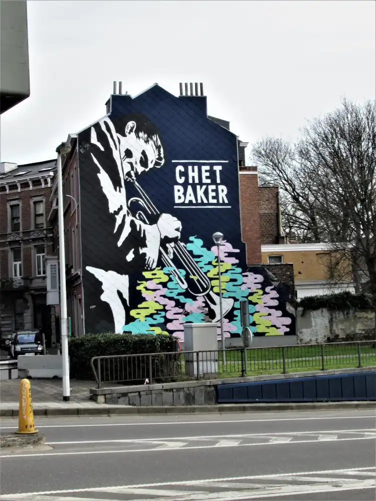 Hotels near Fresque "Chet Baker"