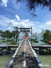 Pantai Tapak Hantu