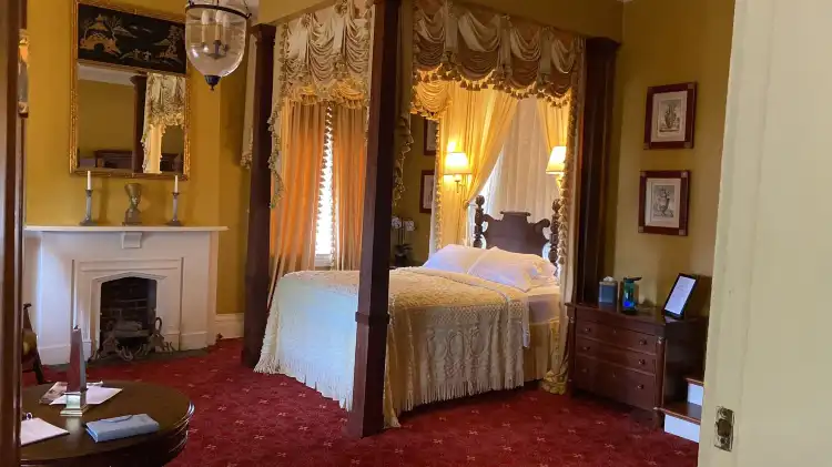 Hotels near Anchuca Historic Mansion and Inn