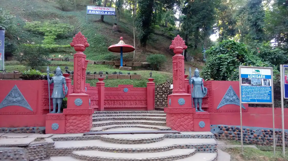 Hotels near Agnigarh