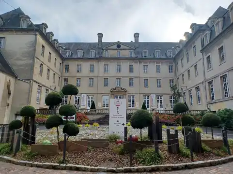 バイユー・タペストリー博物館周辺のホテル