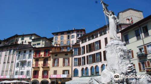 Fontana di Piazza XIII Martiri di Lovere